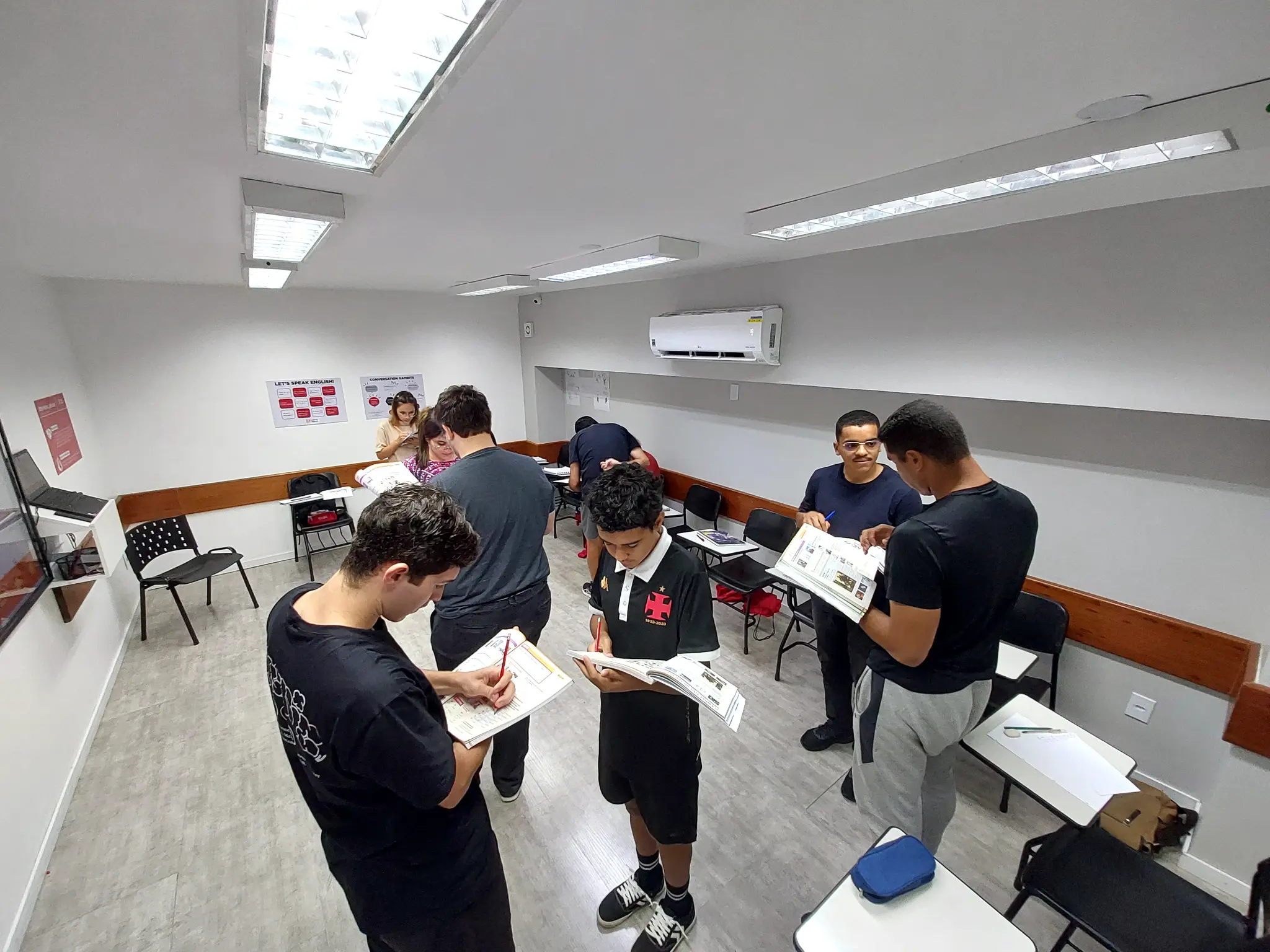 Trabalho em grupo na Cultura Inglesa